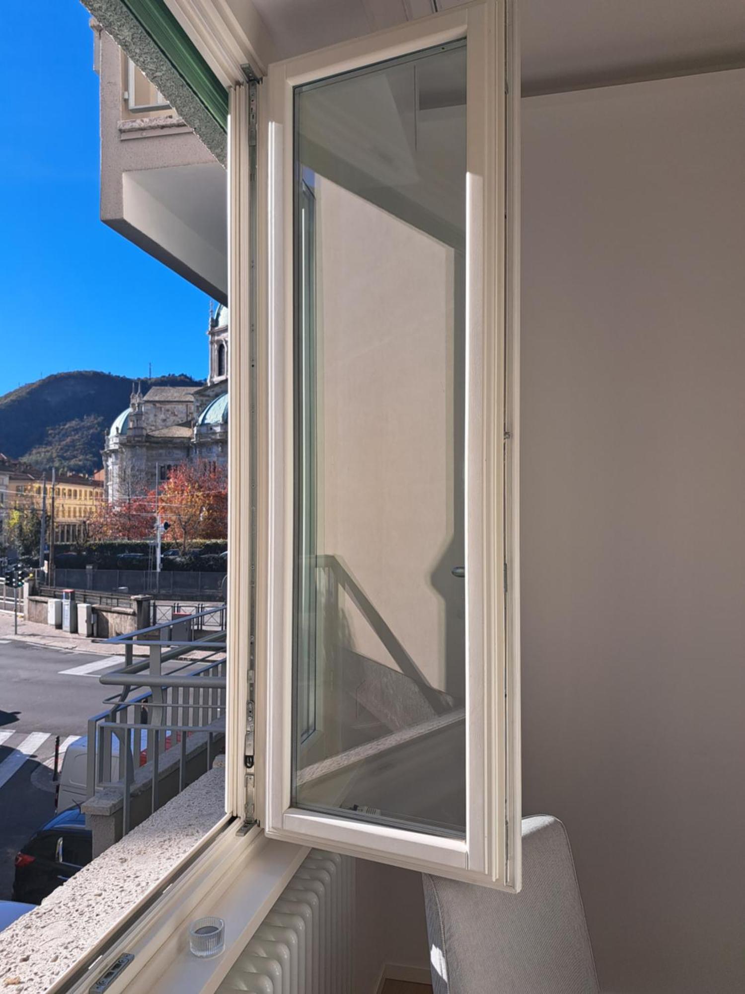The Window On The Theatre And The Cathedral - Luxury Apartment Como Eksteriør billede
