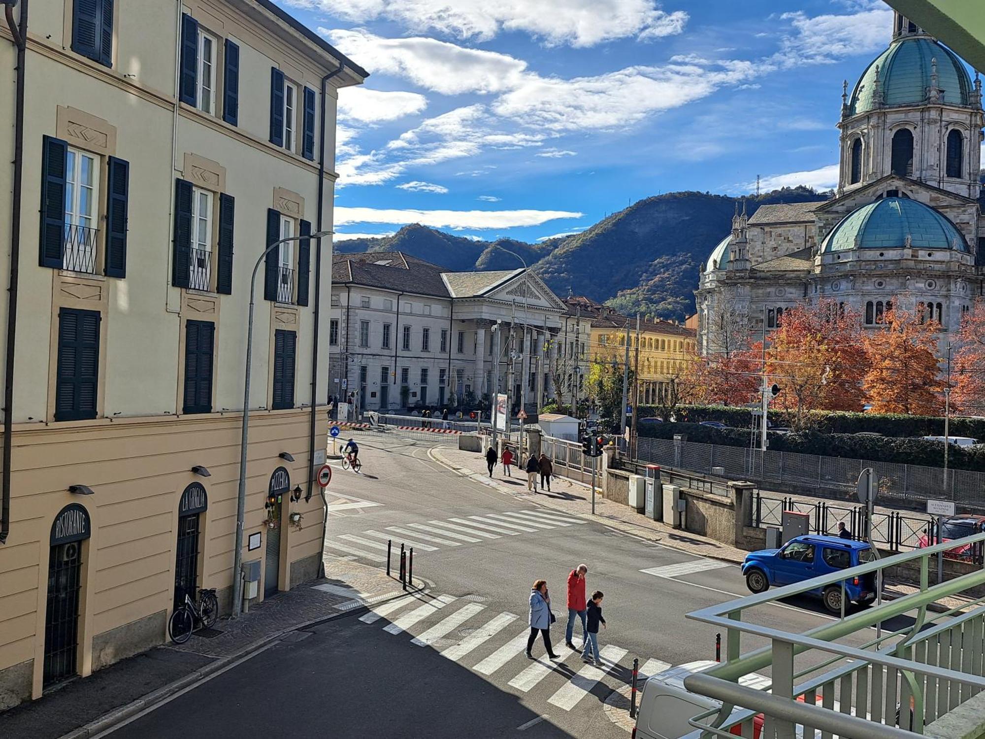 The Window On The Theatre And The Cathedral - Luxury Apartment Como Eksteriør billede